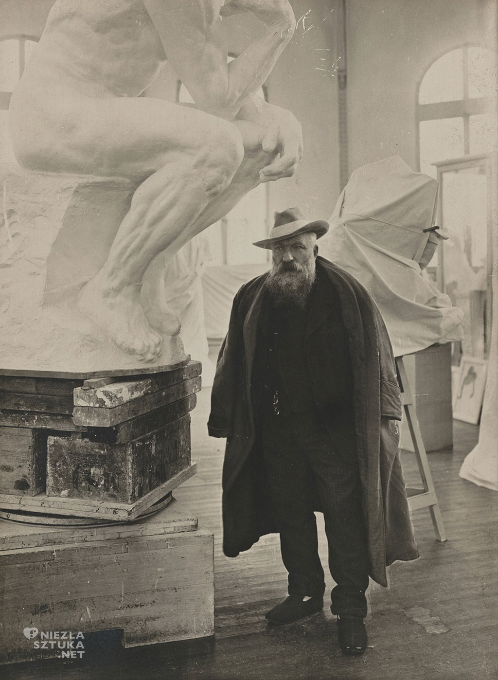 Auguste Rodin w atelier, fot. Albert Harlingue, 1905, Muzeum Rodina