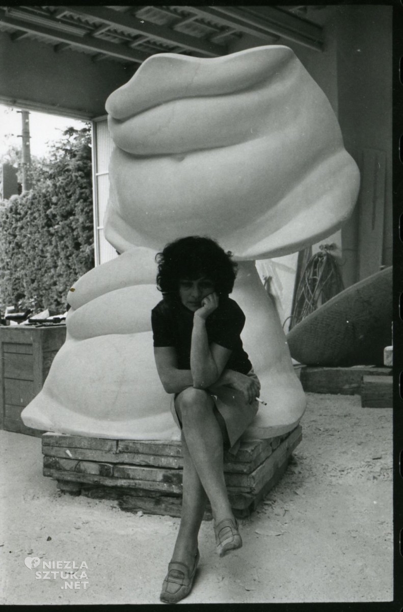 Alina Szapocznikow, Grands ventres, rzeźba, sztuka współczesna, przy pracy, w pracowni, zdjęcie, archiwum, niezła sztuka