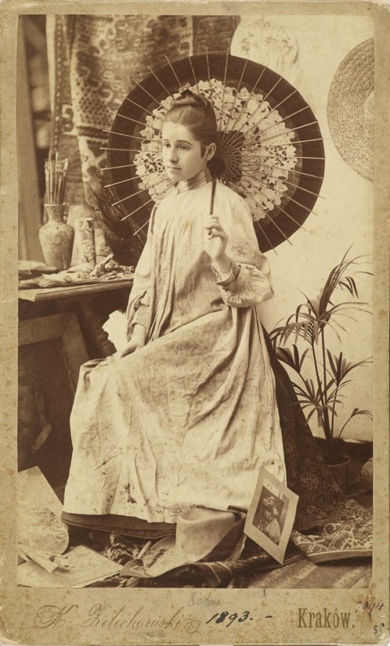 Olga Boznańska z japońską parasolką, fotografia, Muzeum Narodowe w Krakowie, Niezła sztuka