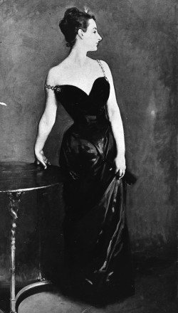 John Singer Sargent, Madame X, Zdjęcie Madame X przed przemalowaniem ramiączka, MET, Niezła Sztuka