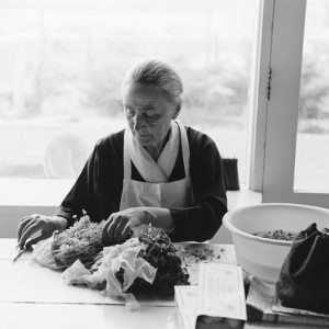 Georgia O'Keeffe w swoim domu w Nowym Meksyku, Georgia O'Keeffe, Dom Georgii O'Keeffe w Nowym Meksyku, Georgia O'Keeffe, amerykańska artystka, kobiety w sztuce, malarka, Niezła sztuka