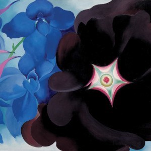 Georgia O'Keeffe, Black Hollyhock Blue Larkspur, czarna malwa, niebieski larkspur, kwiaty w sztuce, amerykańska artystka, amerykańska sztuka, kobiety w sztuce, malarka, Niezła Sztuka