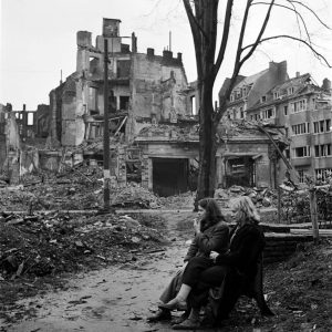 Lee Miller, II wojna światowa, fotografia, fotografia wojenna, Niezła Sztuka