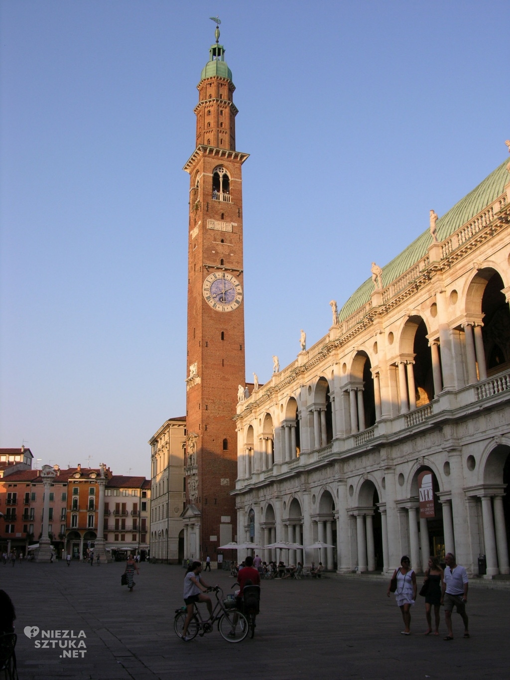 Basilica Palladiana - widok na elewację boczną