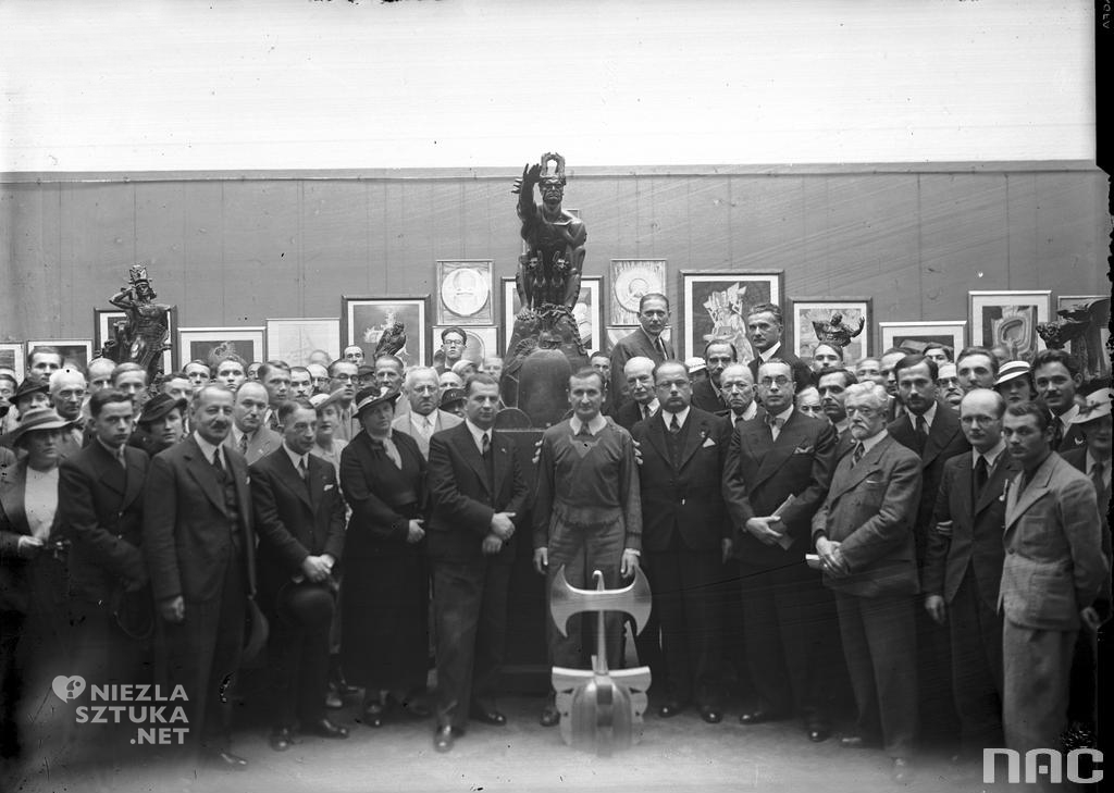 Wystawa prac Stanisława Szukalskiego i szczepu „Rogate Serce” w Towarzystwie Przyjaciół Sztuk Pięknych w Krakowie, 1936, www.nac.gov.pl
