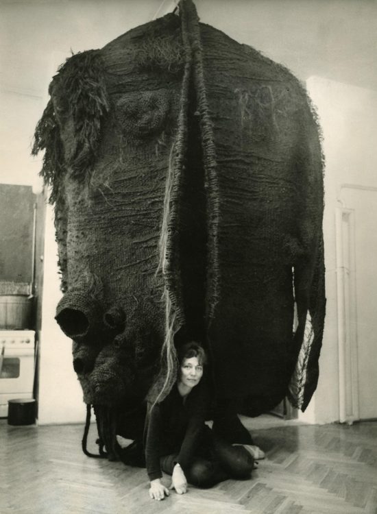 Magdalena Abakanowicz, pracowania, zdjęcie, archiwum, niezła sztuka