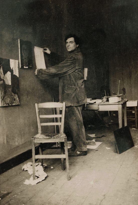 Amedeo Modigliani w swoim studiu, pracownia artysty, Ecole de Paris, bohema, Niezła sztuka