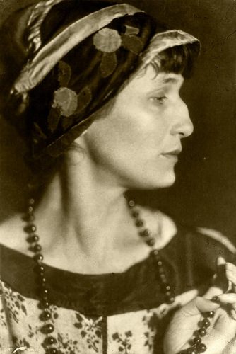 Anna Achmatowa, Niezła sztuka