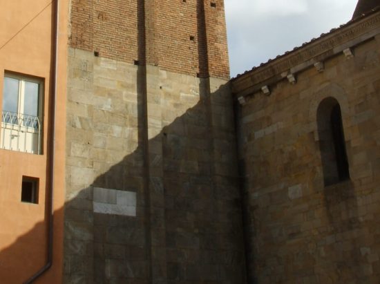 Piza, Kościół Santo Sepolcro, niezła sztuka