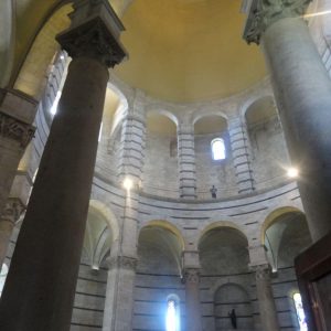 Piza, Baptysterium San Giovanni Battista, niezła sztuka