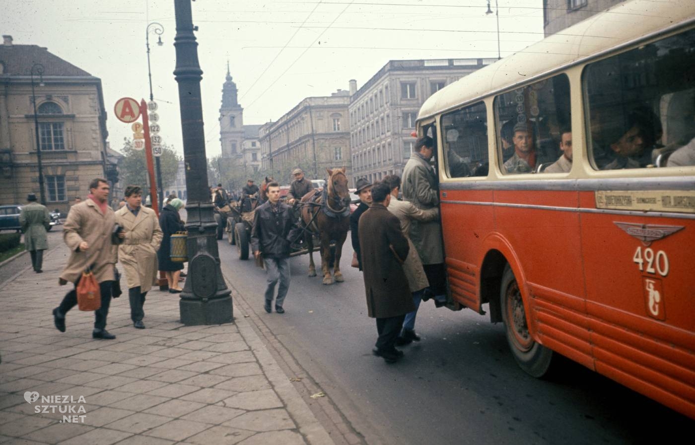 Harrison Forman, Warszawa, Krakowskie Przedmieście, lata 60., fotografia, Niezła Sztuka