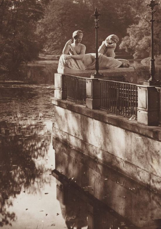 Jan Bułhak, Warszawa, Łazienki Królewskie, Posąg Wisły, fotografia, Niezła Sztuka