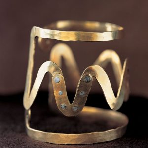 Alexander Calder, Bransoletka, Niezła Sztuka