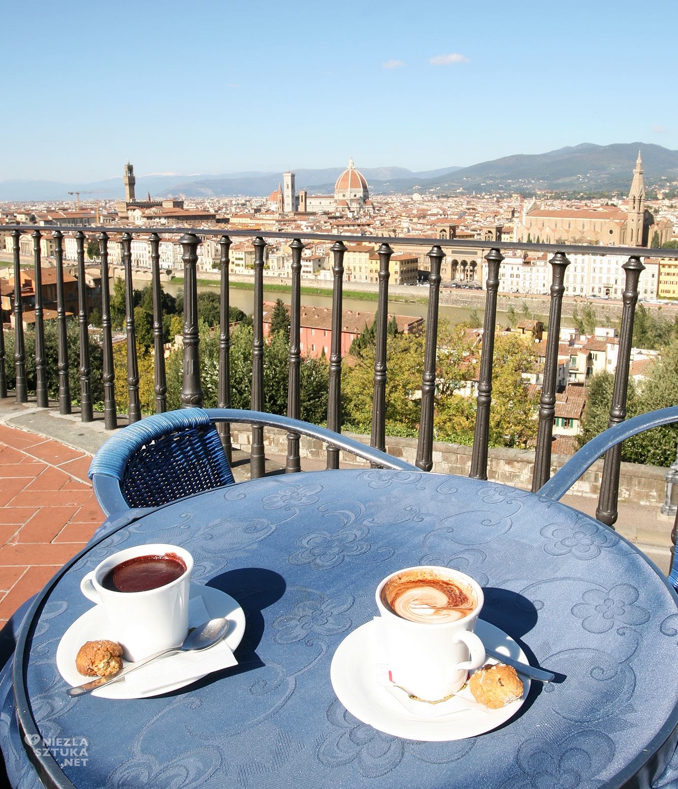 Florencja, kawiarnia, niezła sztuka