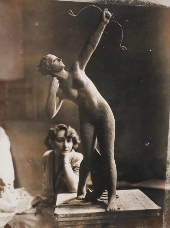 Olga Niewska, Łuczniczka, Kobiety w sztuce, rzeźba, Niezła Sztuka