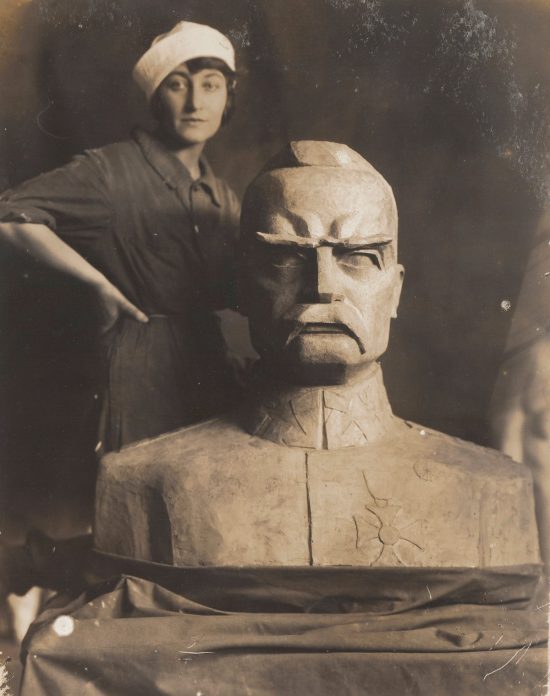 Olga Niewska, Józef Piłsudski, rzeźba, kobiety w sztuce, Niezła Sztuka