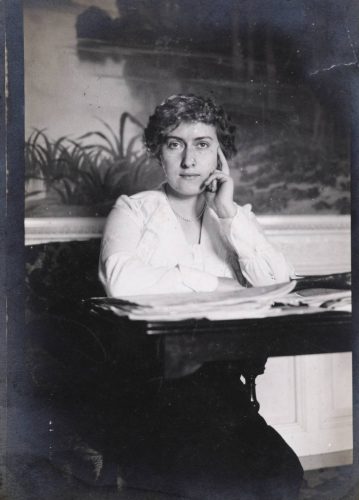 Wanda Kossecka, portret, niezła sztuka