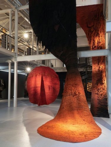 Magdalena Abakanowicz, abakany, sztuka polska, tkanina, Paris Fashion Week, Paryż, niezła sztuka