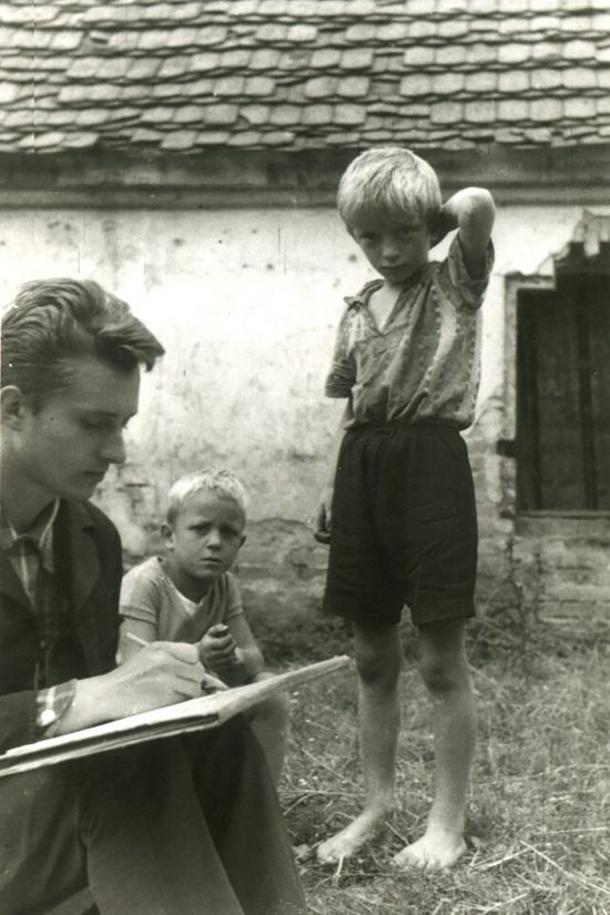 Zbysław Maciejweski szkicujący, fotografia, malarz, Niezła Sztuka