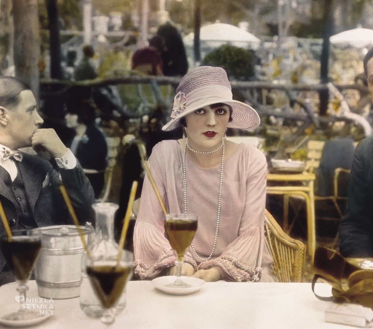 Pola Negri, Cafe De La Paix, Paryż, niezła sztuka