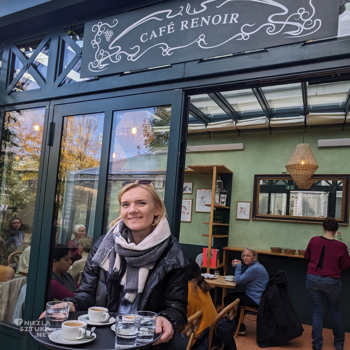 Relacja z Paryża, Paryż, kawiarnia muzealna, wystawy w Paryżu, muzea w Paryżu, Montmartre, Auguste Renoir, ogród, ogród Renoira, niezła sztuka