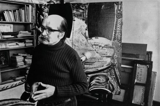 Tadeusz Brzozowski w nowej pracowni, fotografia artysty, Niezła Sztuka