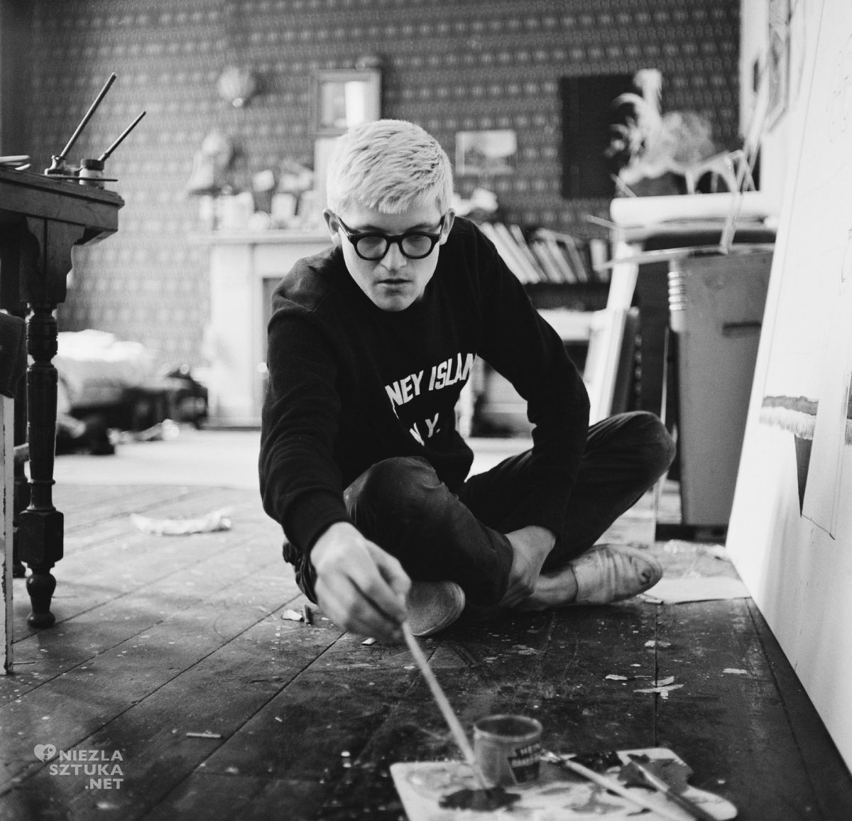 David Hockney, portert, przy pracy, w studio, Tony Evans, portret artysty, sztuka angielska, sztuka współczesna, zdjęcie, archiwum, niezła sztuka