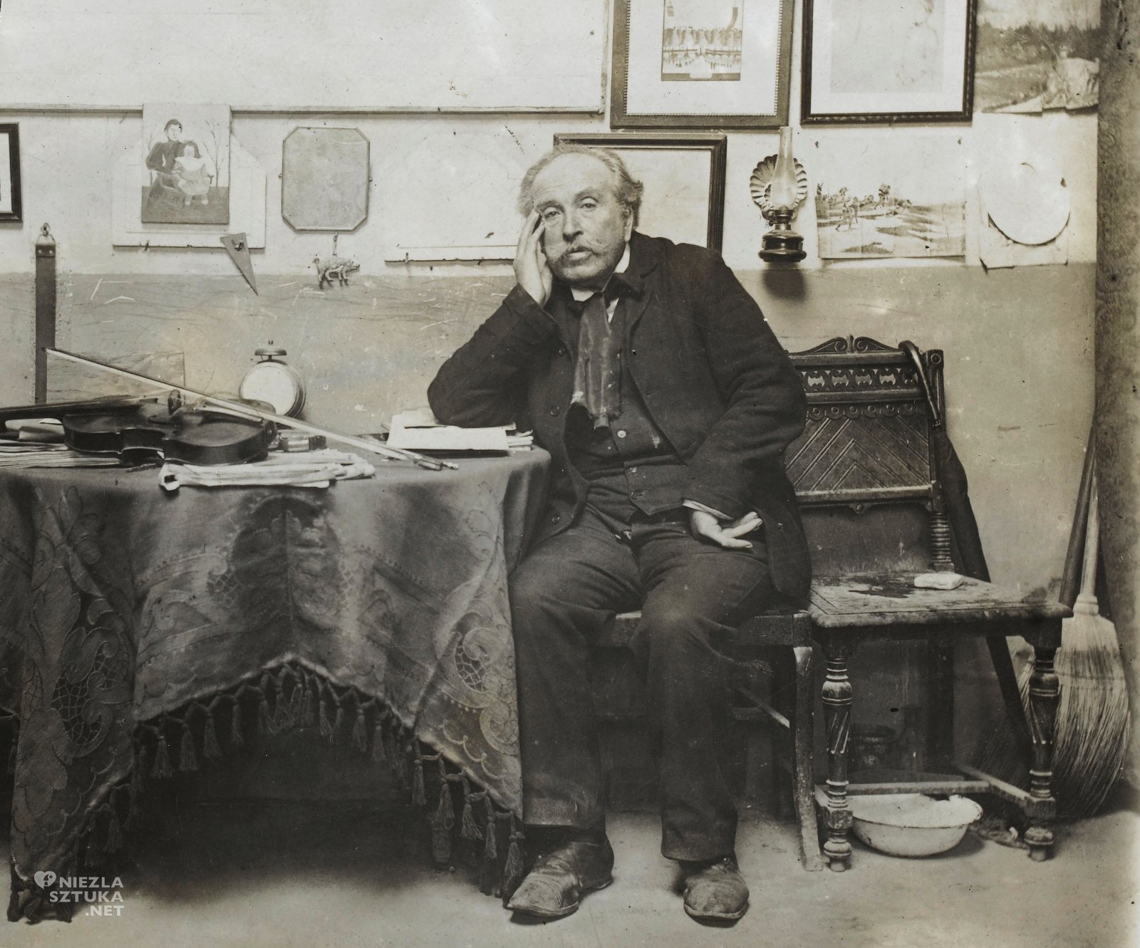 Henri Rousseau, zdjęcie, portret, archiwum, siedzący na krześle, niezła sztuka