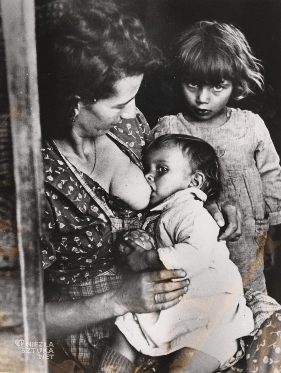 Julia Pirotte, kobieta karmiąca piersią, fotografia, kobiety w sztuce, fotografia dokumentalna, Niezła Sztuka