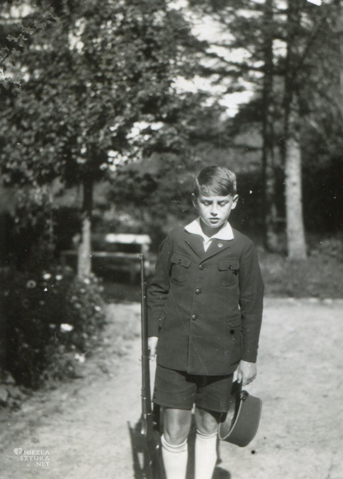 Krzysztof w mundurku, Krzysztof Kamil Baczyński, dziecko, poeta, fotografia, Niezła Sztuka