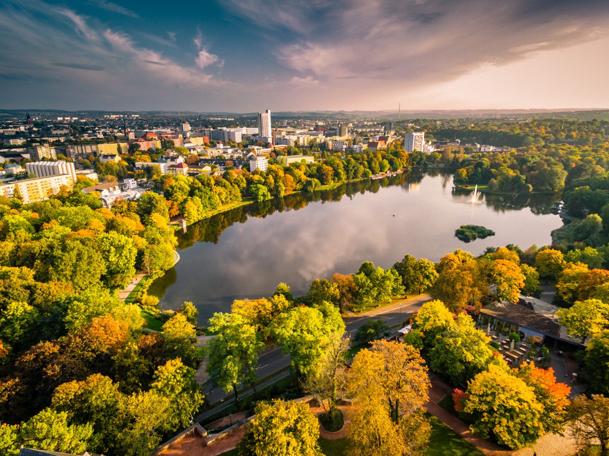 Staw zamkowy w Chemnitz, Chemnitz z lotu ptaka, miasto, Niezła Sztuka