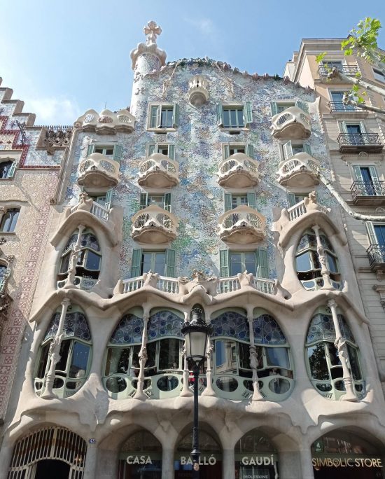 Casa Batllo, barcelona secesja, Antoni Gaudi, sztuka, architektura, Niezła Sztuka