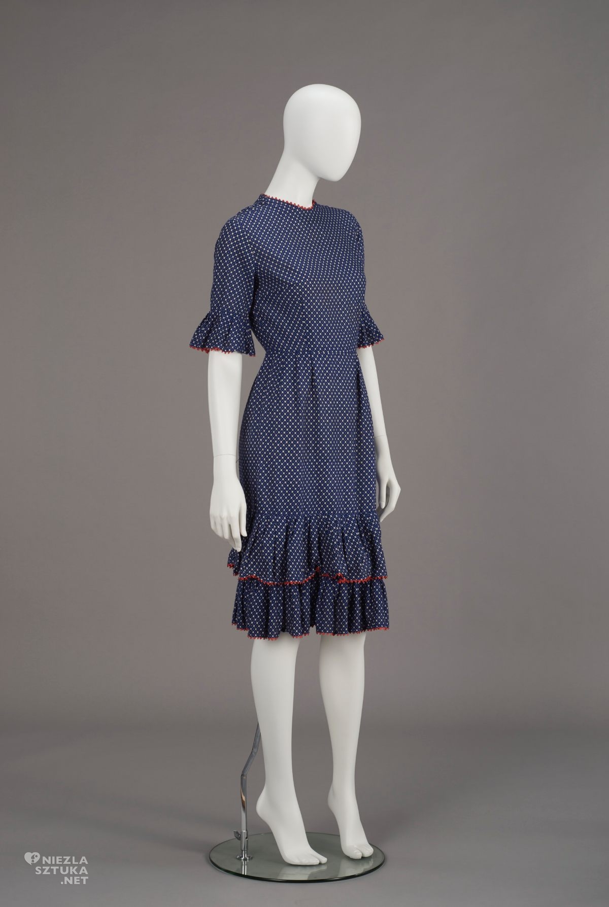 Barbara Hoff, Grażyna Hase, Sukienka z falbanami, projekt, projektantka, moda, moda polska, Niezła Sztuka