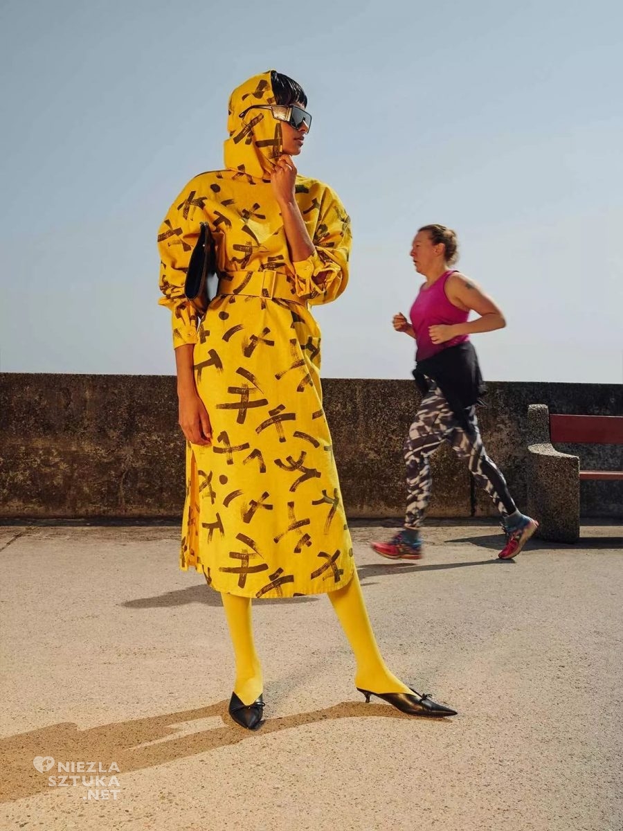 Ayesha Djwalapersad w ubraniach Hofflandu, pokaz mody, Hoff, Zuza Krajewska, niezła sztuka