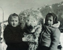 Ela i Hania Latała z Misiem, Zakopane, Niezła Sztuka