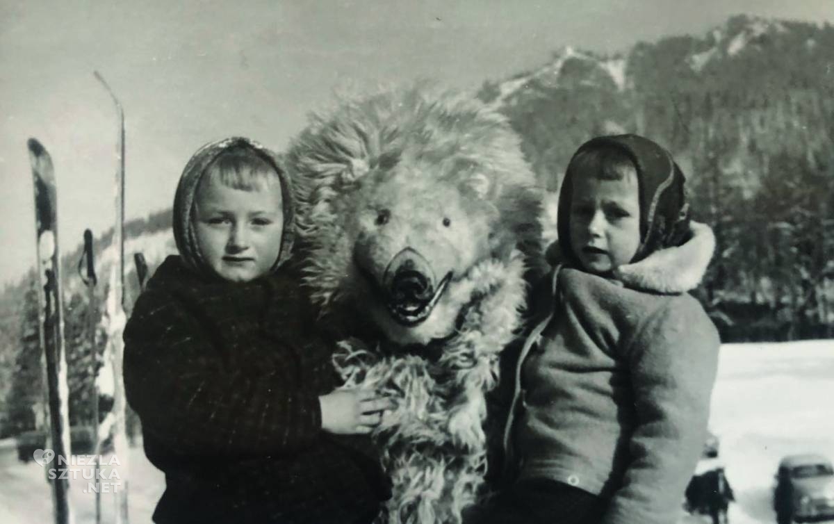 Ela i Hania Latała z Misiem, Zakopane, Niezła Sztuka