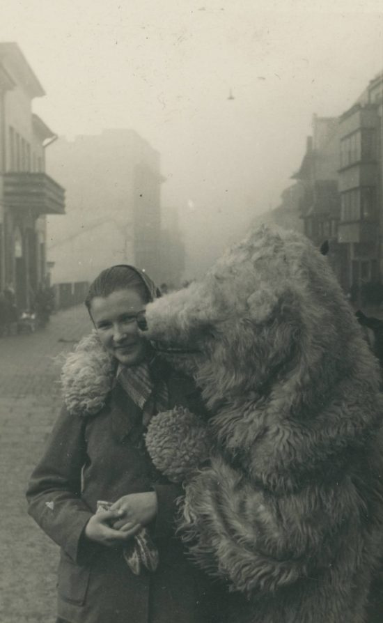 Wladysława Styrczula-Maśniak z Misiem, Zakopane, Niezła Sztuka