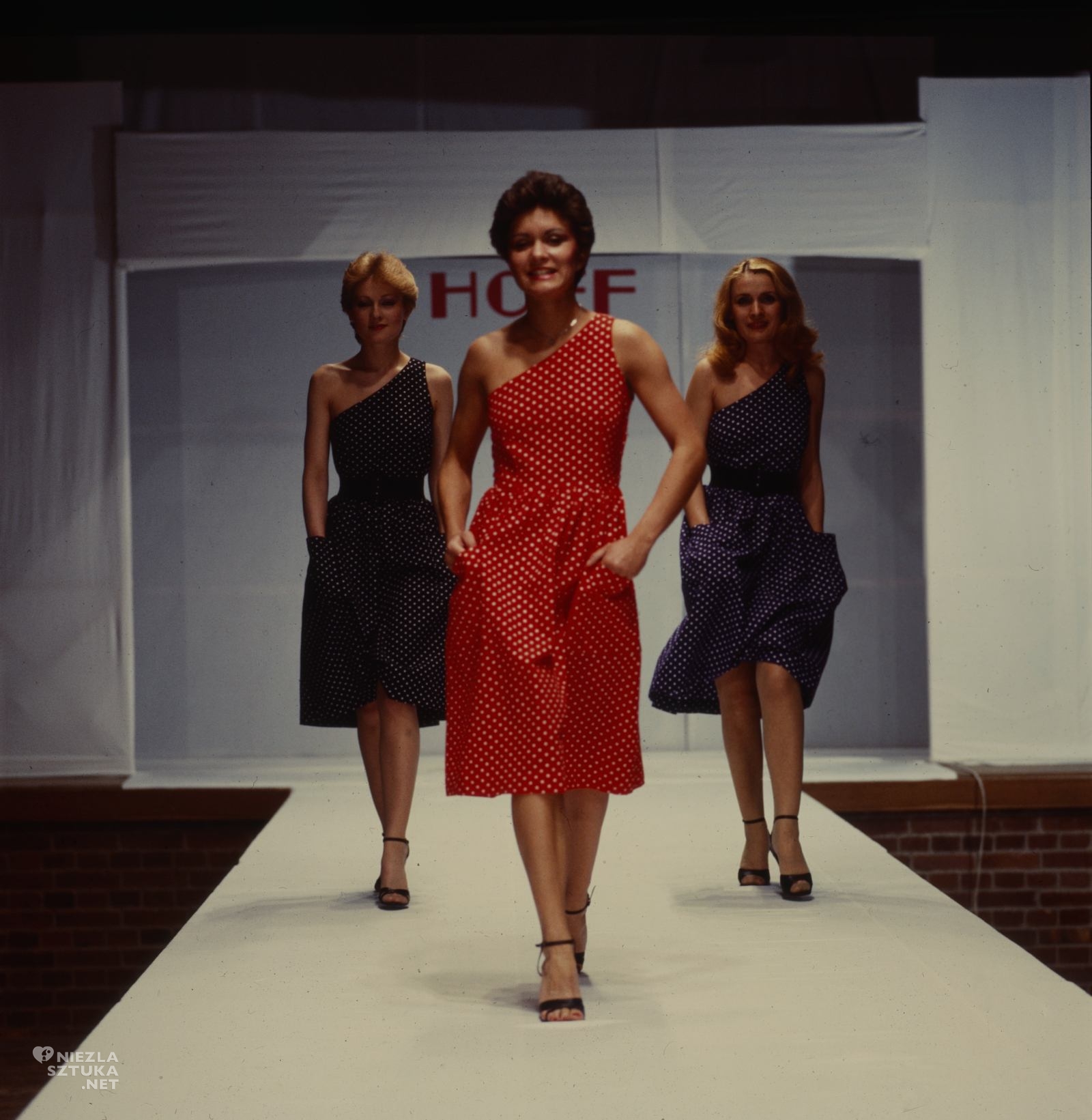 Barbara Hoff, Hoffland, zdjęcia z wybiegu, pokaz mody, projektantka, moda, moda PRL, kolekcja, Niezła Sztuka