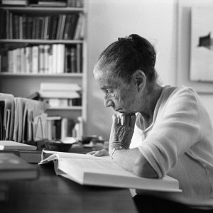 Hans Peter Klauser, Lucia Moholy w swoim studio w Zollikon, fotografia, kobiety w sztuce, niezła sztuka