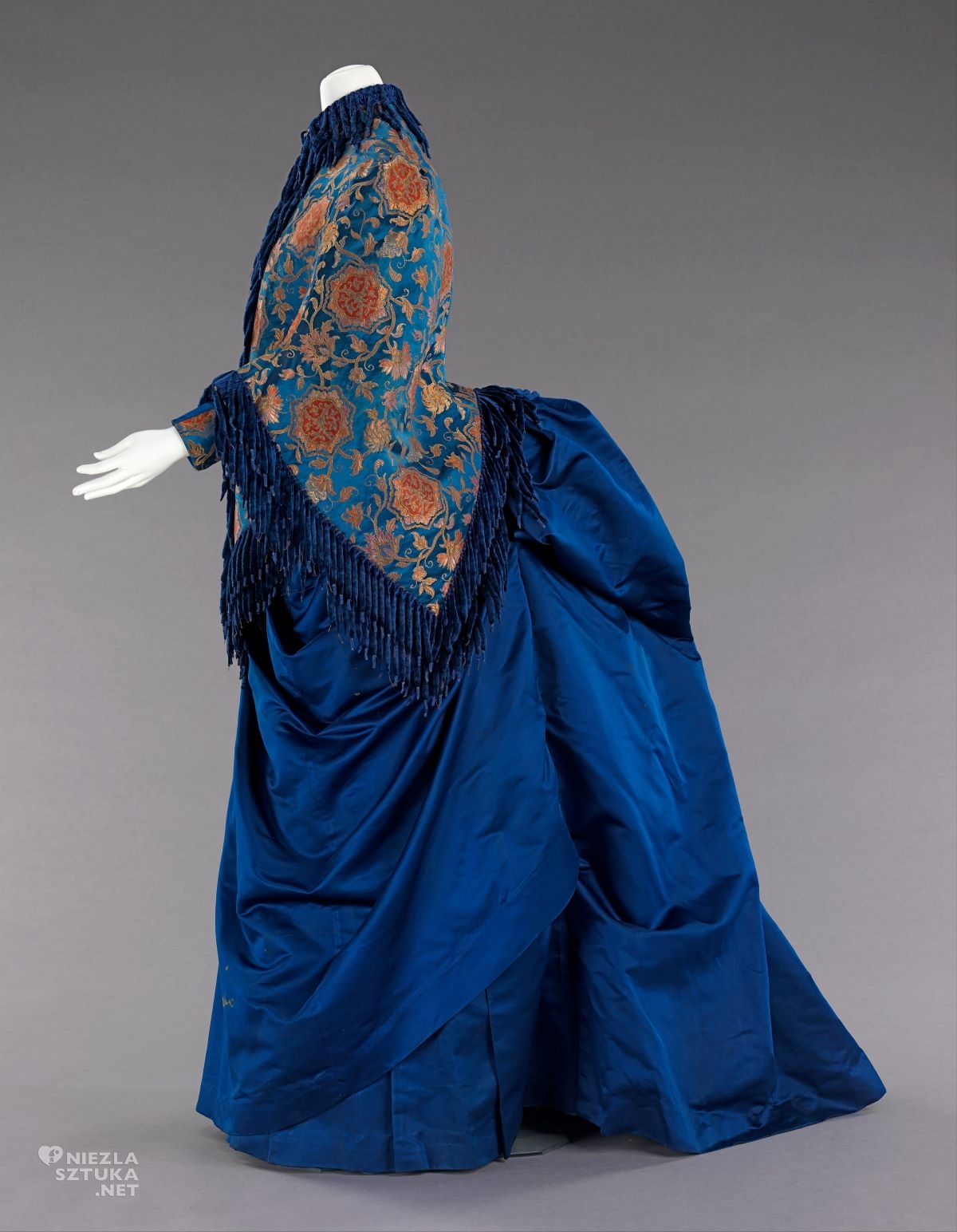 Turniura, suknia balowa, moda damska, Niezła Sztuka