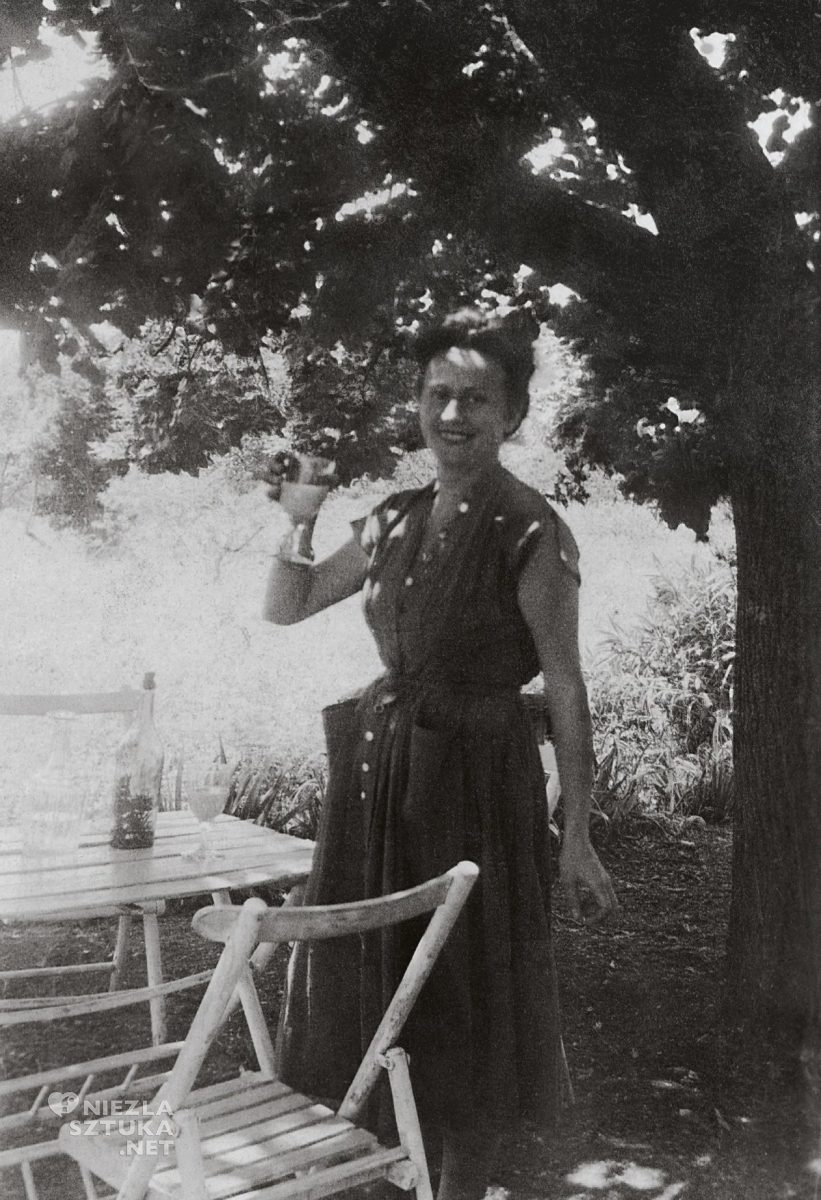 Catherine Dior w swoim ogrodzie, Christian Dior, kobiety w sztuce, moda, projektant, Niezła Sztuka