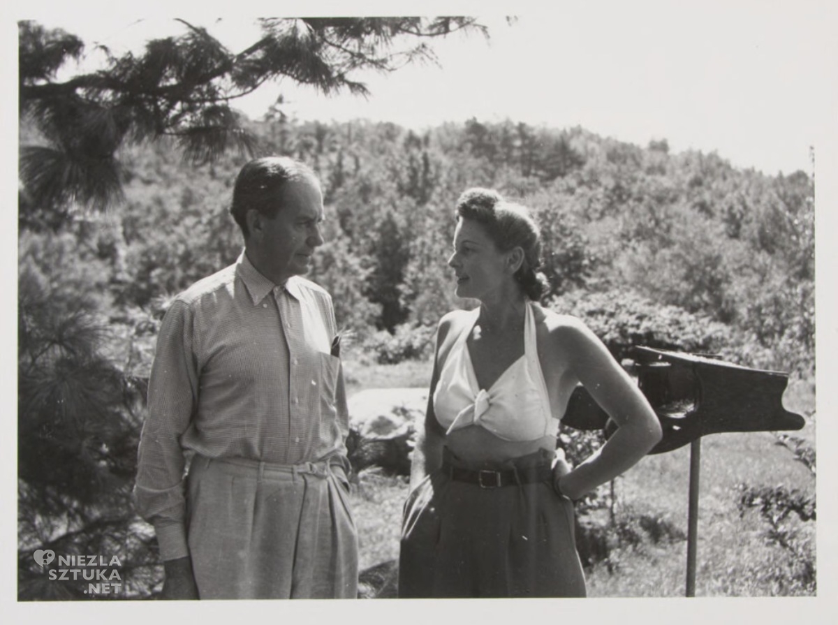 Walter Gropius i Ise Frank w ogrodzie domu w Lincoln, fotografia, zdjęcie, archiwum, niezła sztuka