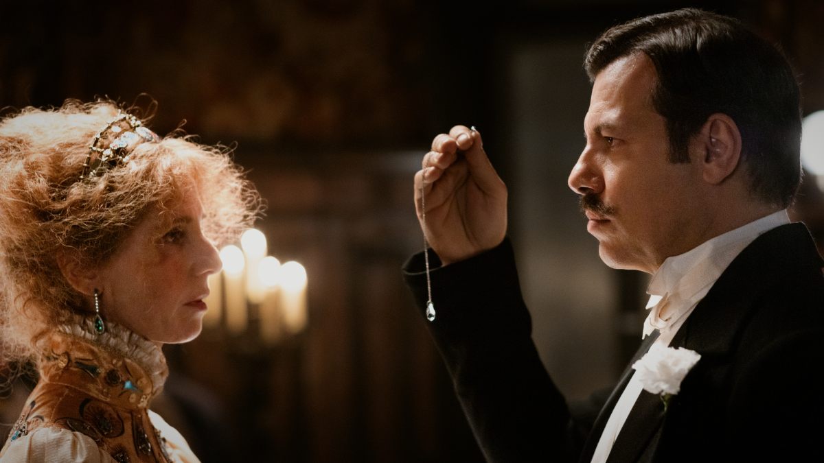 Boska Sarah Bernhardt, kadr z filmu, film o sztuce, kobiety w sztuce, biografia artystki, film biograficznym, niezła sztuka