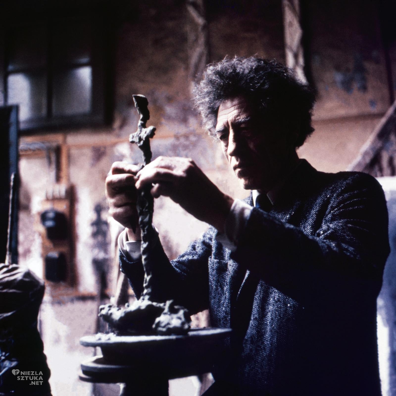 Alberto Giacometti w studio, zdjęcie, fotografia, archiwum, sztuka szwajcarska, rzeźba, niezła sztuka