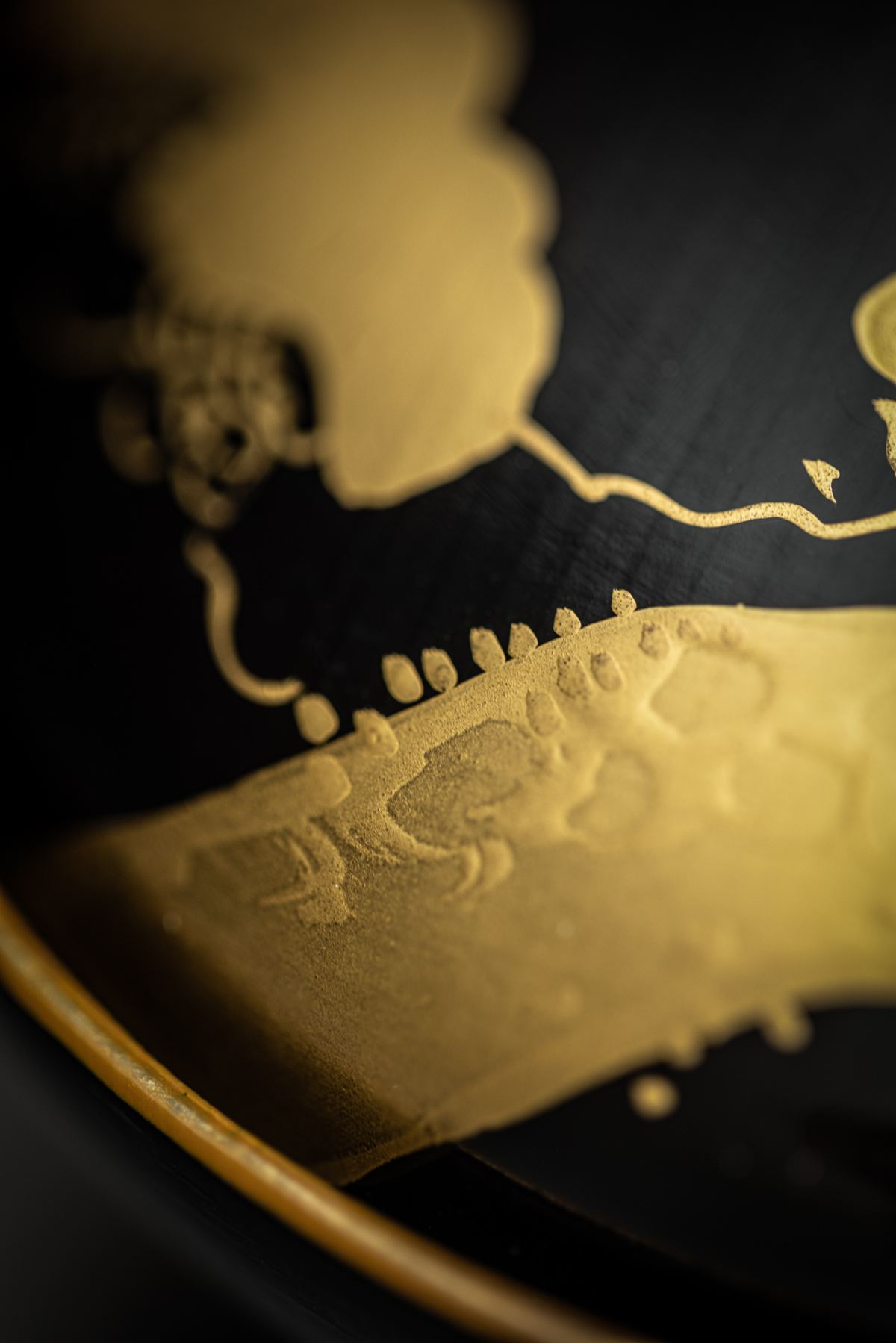 Lśnienie czasu. Japońska laka w sztuce użytkowej, Muzeum Sztuki i Techniki Japońskiej Manggha, sztuka japońska, laka, naczynia z laki, czarna laka, niezła sztuka