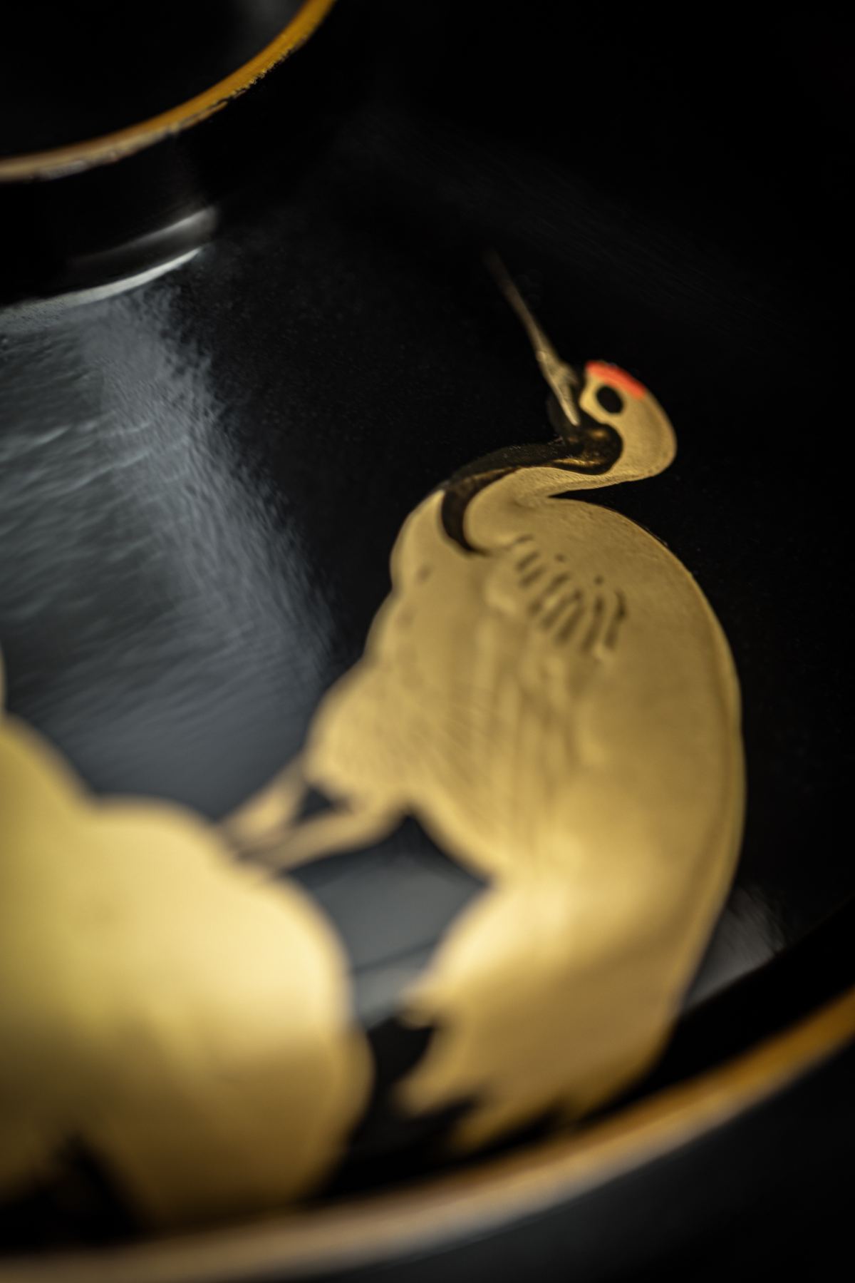 Lśnienie czasu. Japońska laka w sztuce użytkowej, Muzeum Sztuki i Techniki Japońskiej Manggha, sztuka japońska, laka, naczynia z laki, Kamil A. Krajewski, niezła sztuka