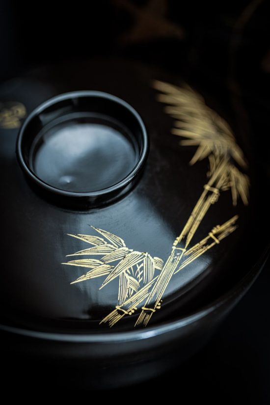 Lśnienie czasu. Japońska laka w sztuce użytkowej, Muzeum Sztuki i Techniki Japońskiej Manggha, sztuka japońska, laka, naczynia z laki, niezła sztuka