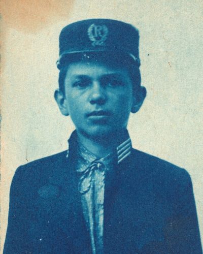 Chłopiec w mundurku, fotografia, historia fotografii, niezła sztuka