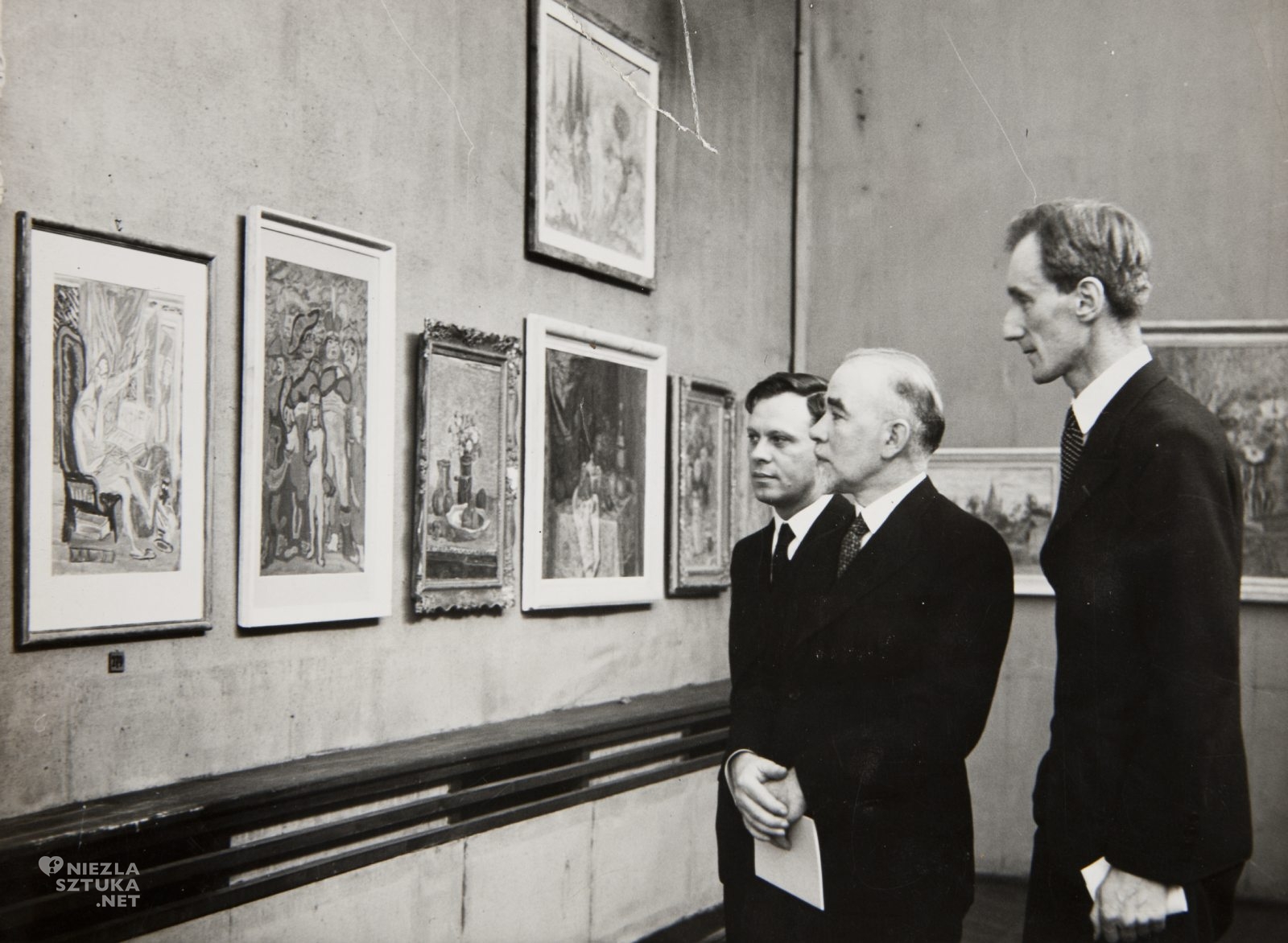 Sala ekspozycyjna pośmiertnej wystawy Zygmunta Waliszewskiego w Instytucie Propagandy Sztuki w Warszawie, Zygmunt Waliszewski, zdjęcie, fotografia, Niezła Sztuka