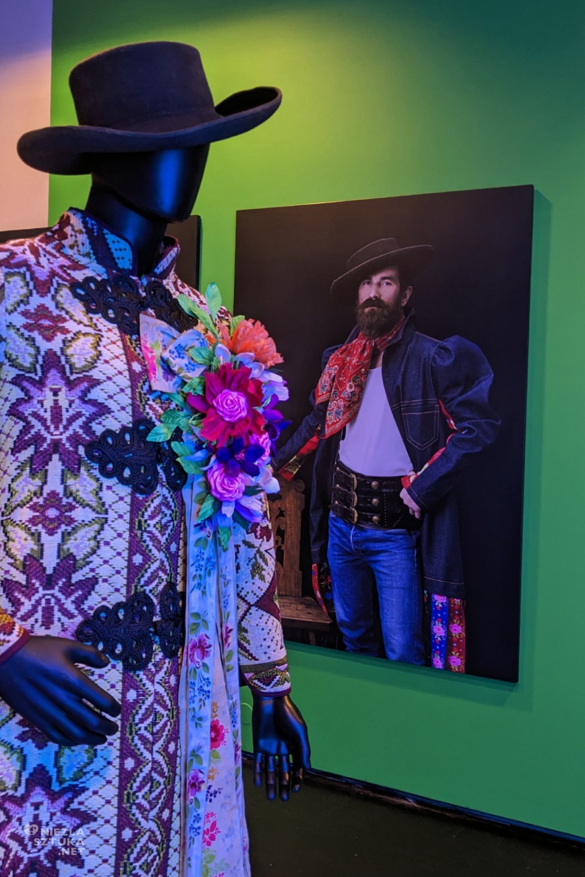 Etnoalternatywa, Nowe spojrzenie na modę ludową, relacja z wystawy, Muzeum Śląskie w Katowicach, Niezła Sztuka